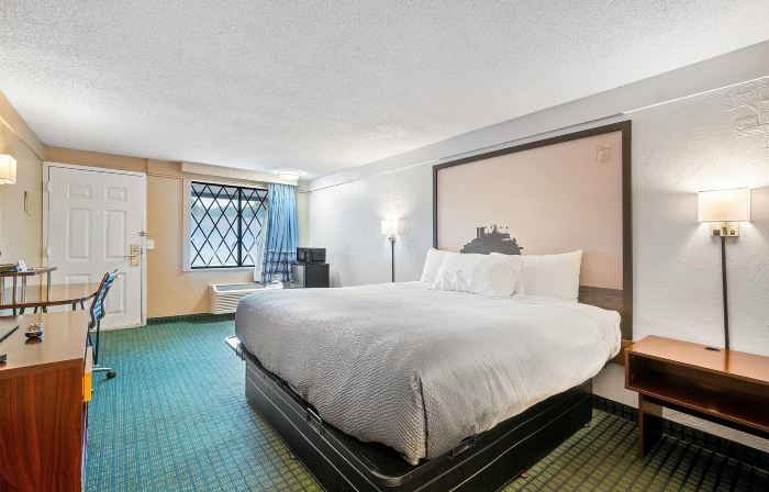 Super 8 by Wyndham Lantana West Palm Beach
