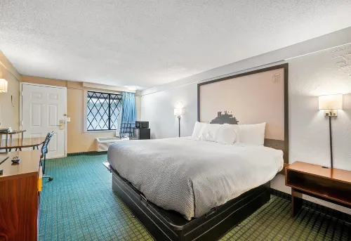 Super 8 by Wyndham Lantana West Palm Beach