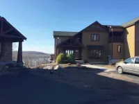 THE BLISS-Lake & Mountain View’s, 5 bedrooms 3 1/2 bathrooms in Lake Harmony.