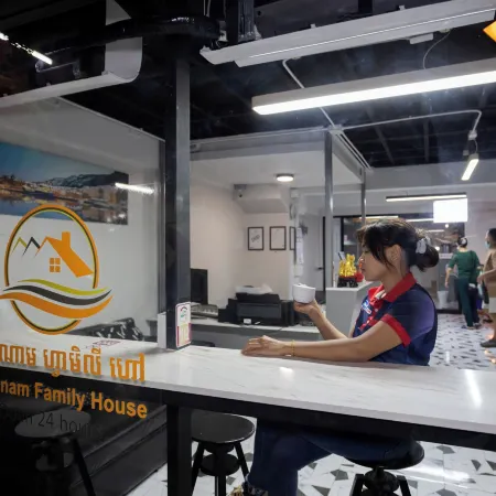 Pratunam Family House 2 Отели рядом с достопримечательностью «Станция надземного метро Siam»