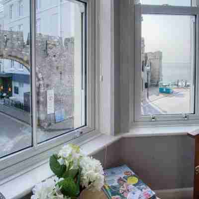 Beachcomber Seaside Apartment - 2 Bedroom - Tenby Others