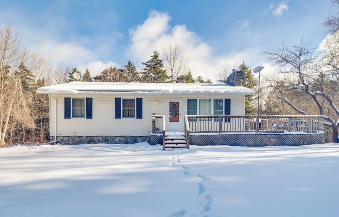 1 Mi to Sugarbush Resort: Dog-friendly Home!