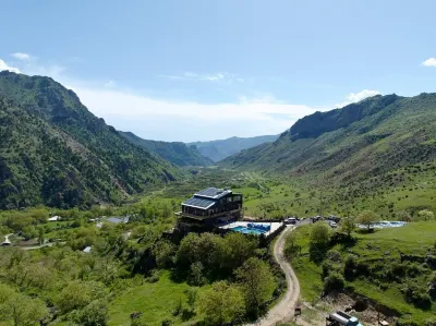 Sky House Yeghegis by Arkouda Hotel a 