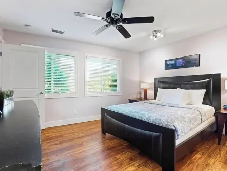 Cute condo with pool ideal for spring and summer fun Отели в г. Дуглас