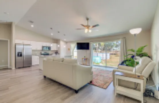 距離Rainbow Springs 2英里：帶熱水浴缸的家！