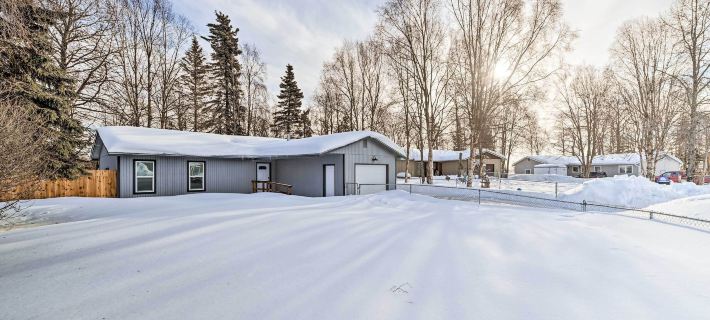 Kenai Home w/ Fireplace < 10 Mi to Big Eddy! Hotels in Kenai