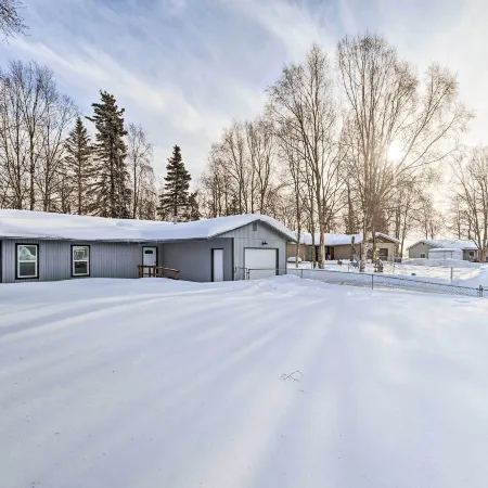 Kenai Home w/ Fireplace < 10 Mi to Big Eddy!