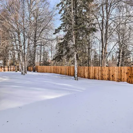 Kenai Home w/ Fireplace < 10 Mi to Big Eddy!