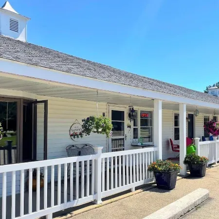 Hillcrest Inn & Motel