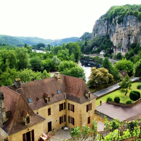 Cozy Garden Retreat Malemort Отели в г. Мальмор