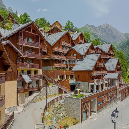 Vaujany Stay Near Slopes