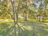 Williston Home w/ Yard: 6 Mi to Devils Den Spring Hotels in Levy County