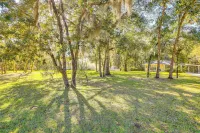 Williston Home w/ Yard: 6 Mi to Devils Den Spring