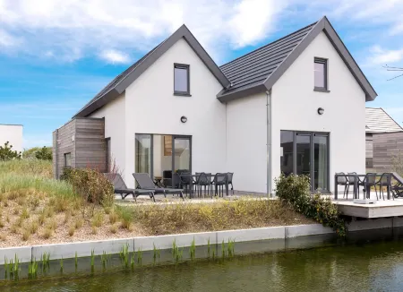 Holiday Home Near North Sea Beach, Breeduyn