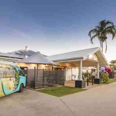 Nightelier Mission Beach Hotel Exterior