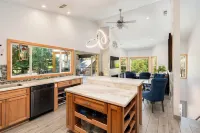 Foothill House - Boutique