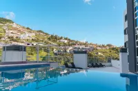 GuestReady - A Sweet Escape in Caniço - piscina