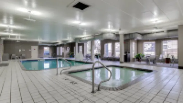 Holiday Inn Express & Suites ST。雲