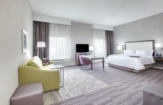 泰勒南歡朋套房酒店