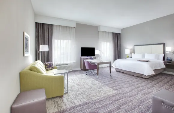 泰勒南歡朋套房酒店