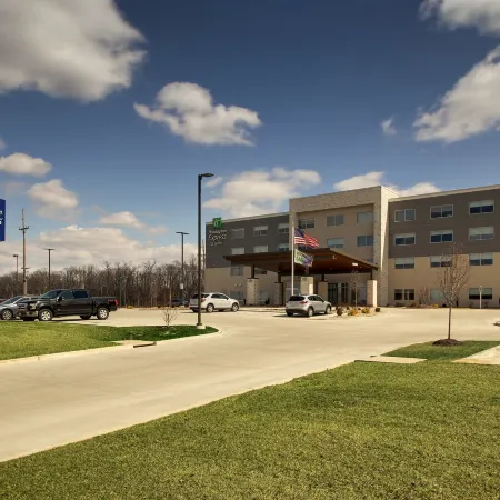 Holiday Inn Express & Suites MOUNT VERNON by IHG