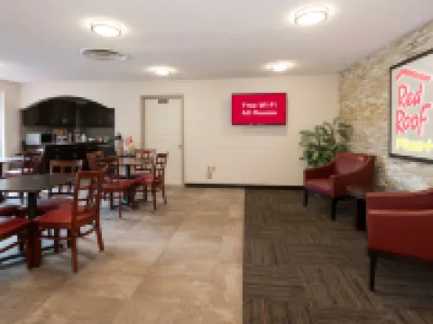 レッド ルーフ イン プラス + & スイーツ オペライカ オペライカのホテル