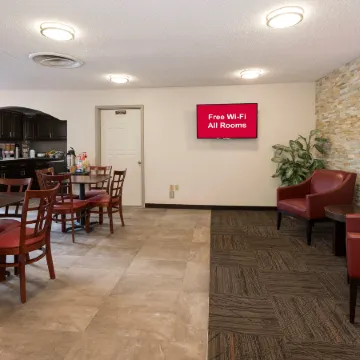 Red Roof Plus+ & Suites Opelika