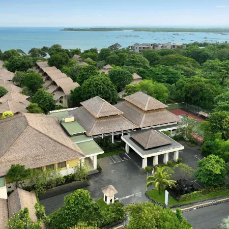 Mercure Resort Sanur Отели рядом с достопримечательностью «Пляж Пенджембак»