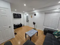 Clean precious house Hotels in Ajax