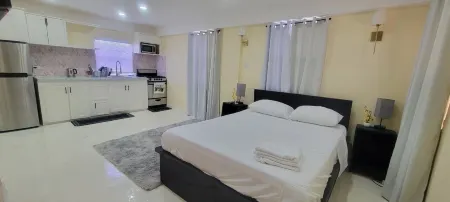 Apartment building Отели в г. Сент-Джорджес