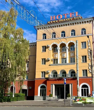 Планета Люкс Отели рядом с достопримечательностью «Северо-Осетинский Республиканский Художественный Музей им. М. Туганова»