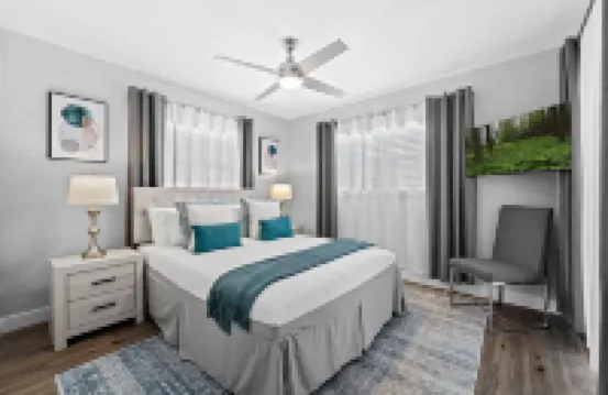 寧靜的5卧室公寓 - 水道景觀和私人加熱游泳池