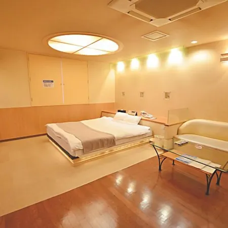 HOTEL LET'S