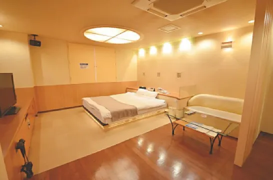 HOTEL LET'S Hotel dekat Asahikawa Kamui Ski Resort