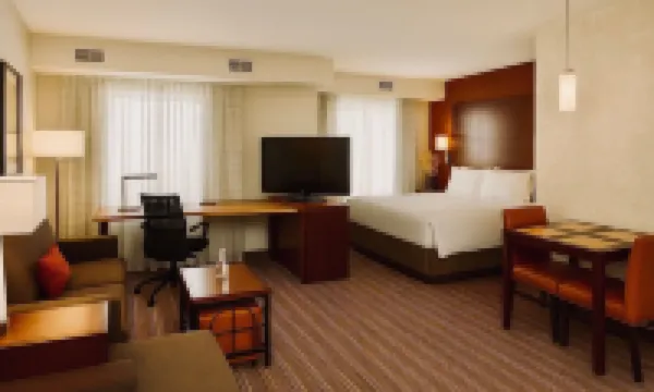 MainStay Suites Appleton Airport - Fox River Mall Area Hotels in 