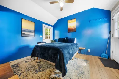 Community Pool and Modern Amenities - Cozy Family Retreat Hotel a 