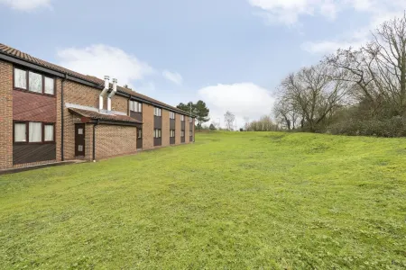 Days Inn by Wyndham Sedgemoor M5