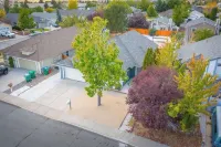 Modern Western Retreat Pet Friendly 4 bed 2 bath