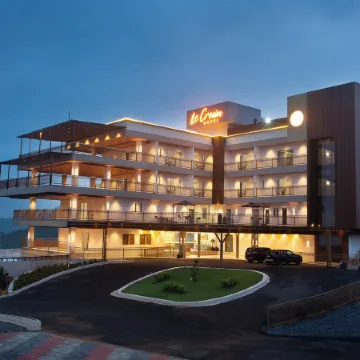 Le Crown Hotel