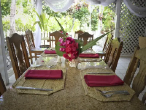 Tingum Village Hotel Hotels in Dunmore Town