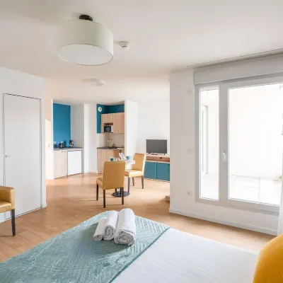 Quality Suites Reims - Les Capucins Hotels near La Mine