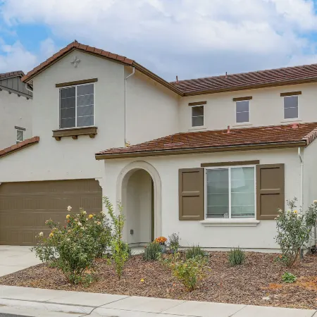 Modern Family Home in Suburbs of Sacramento!