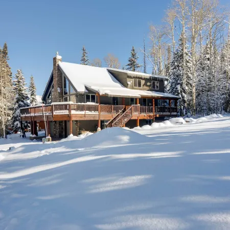 Group Ski Getaway Near the Base of Chairlift 8!