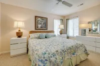 Condo w/ 2 Decks - Steps to Wrightsville Beach! - Parking