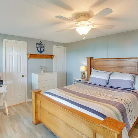 Bright Byrdstown Home w/ Views of Dale Hollow Lake