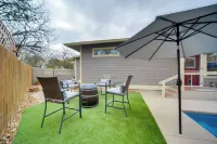 Cocktail Pool! Fredericksburg Bungalow by Main St - 3-Sterne