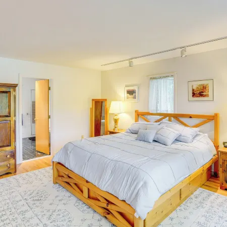 Great Barrington Lakeside Getaway w/ Kayak & Grill