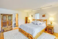 Great Barrington Lakeside Getaway w/ Kayak & Grill - موقف سيارات