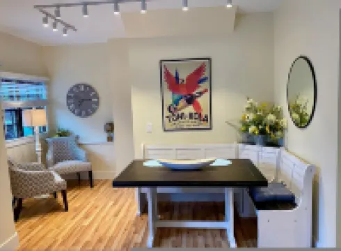 86 Dr Marcus House - Popular Broadway Area