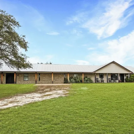 5BR Luxury Home w/ Pool & Wrap-around Porch